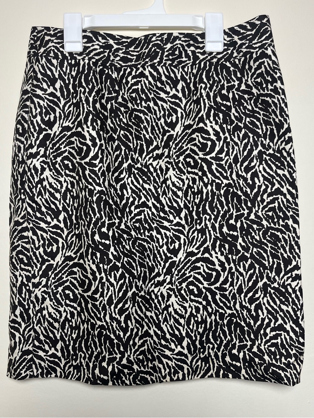 Women's Ann Taylor Loft Size 8 Animal Print Brown & White Pencil Skirt